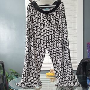 Chic Geometric Black and White Wide Leg Pants